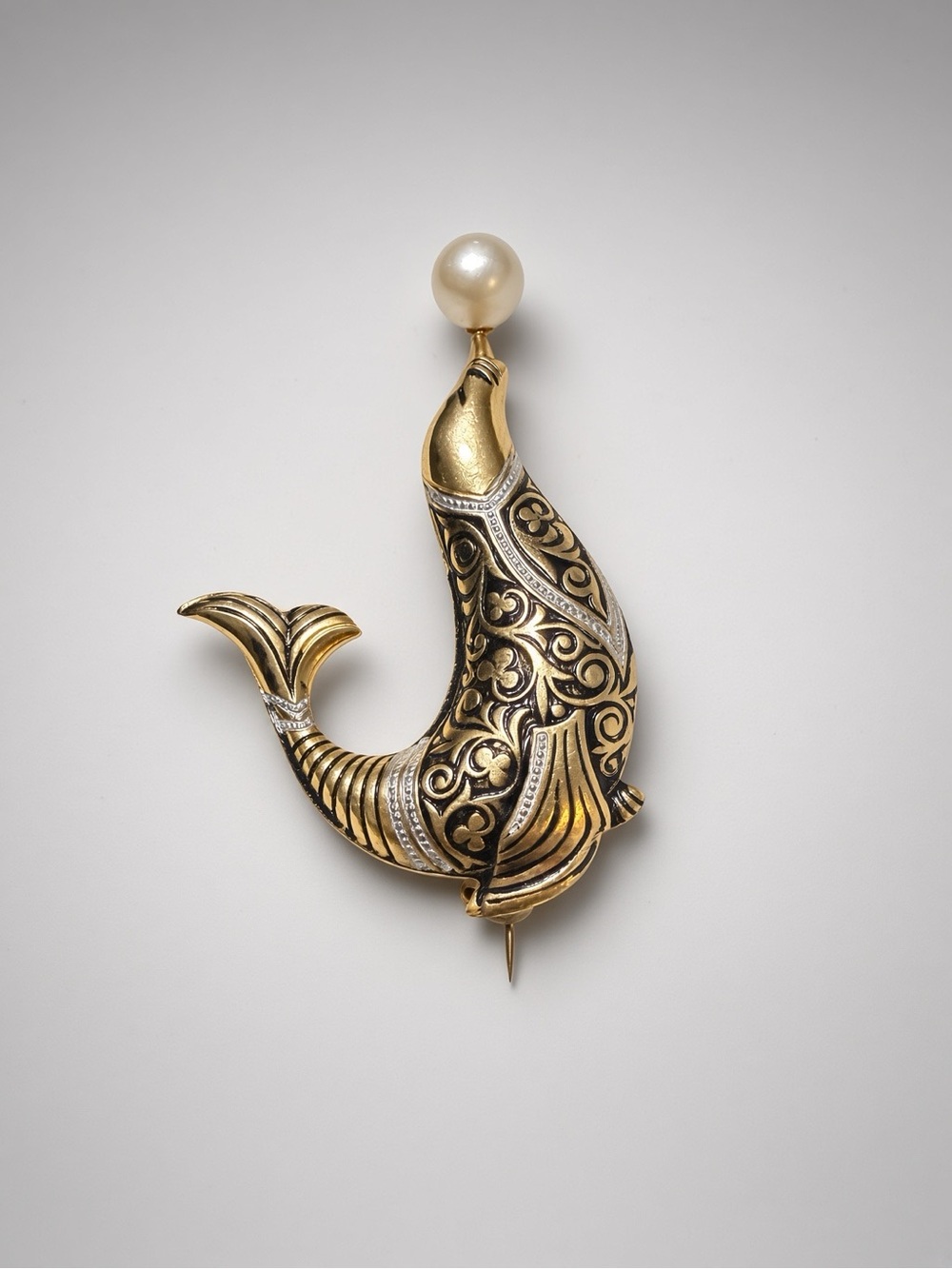 Vintage Spain Damascene Seal Animal Brooch Pin — Gold Tone & Faux Pearl Costume